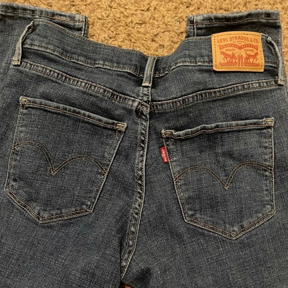 Levi shaping skinny jeans, size 26 - Picture 6 of 7